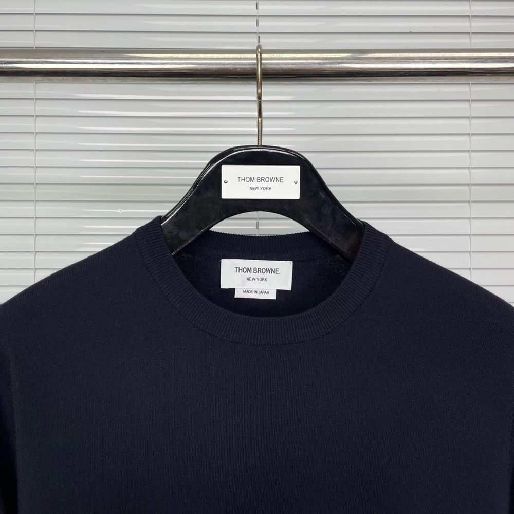 Thom Browne Navy Short-Sleeve Tee with Tan Horse Motif - Picture 6 of 9